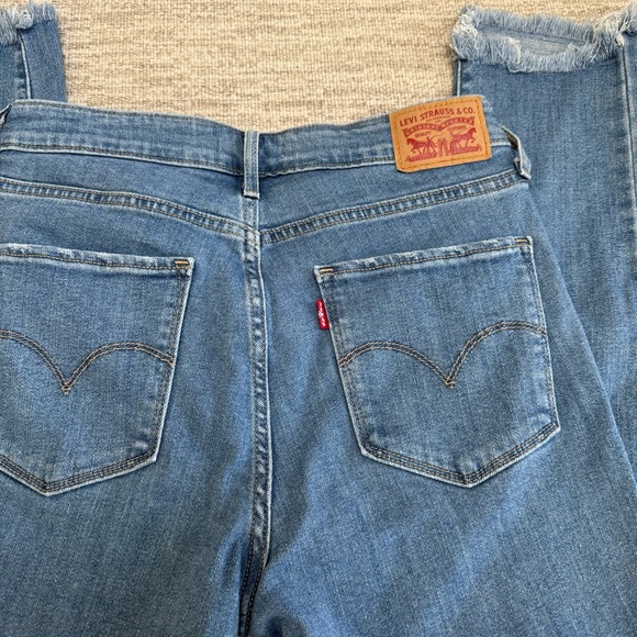 Levi’s High Rise Jeans - Picture 5 of 7
